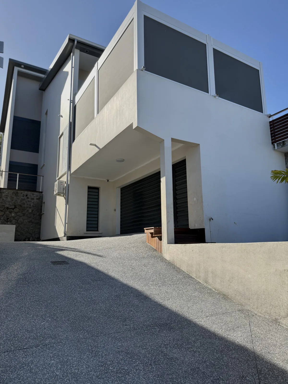 Allée de garage en béton désactivé à La Réunion